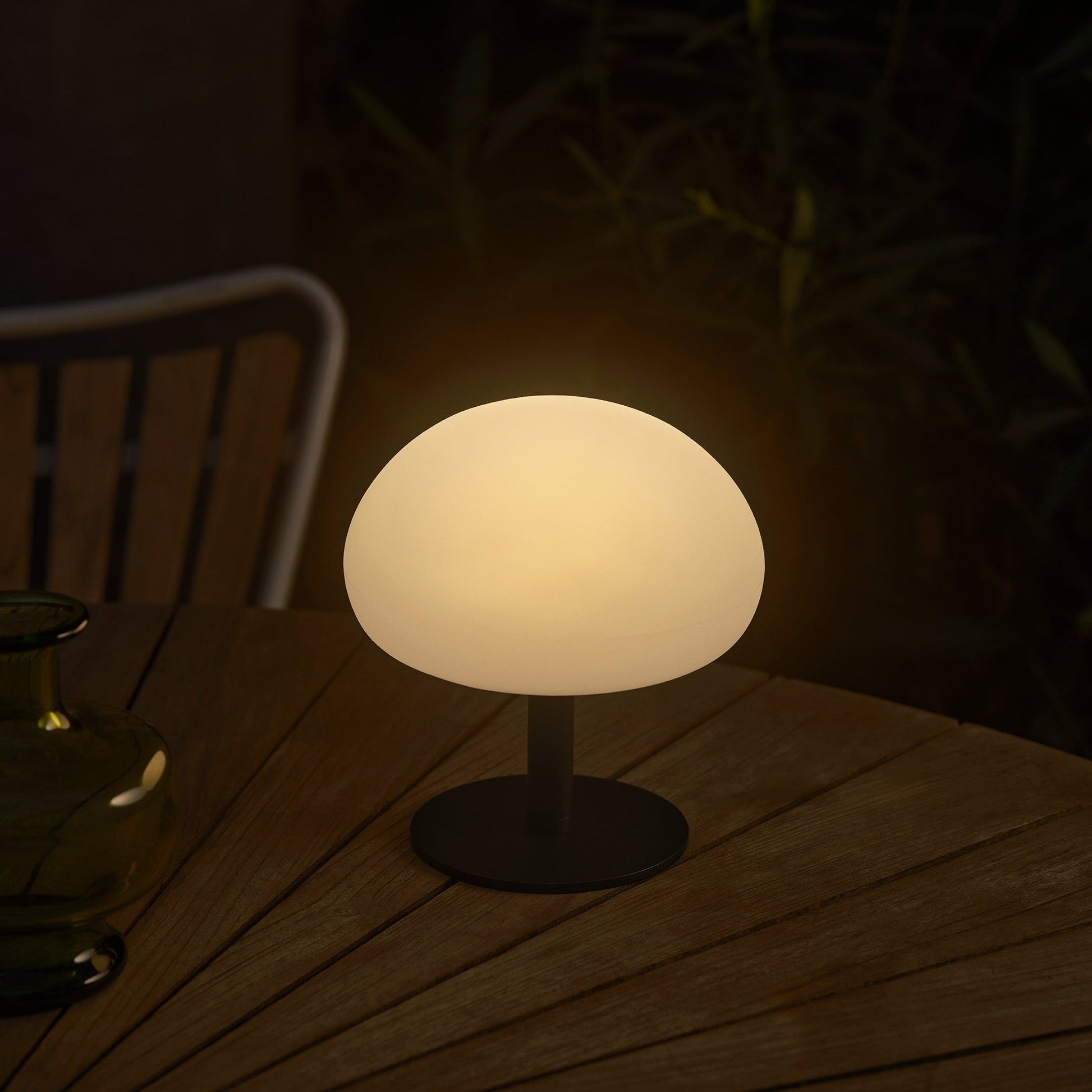 Dobíjecí Stolní Lampa Sponge 20 s Nastavitelným Jasem – Elegantní Černá a Opálová, Ideální na Noční Stolek a do Interiéru 1