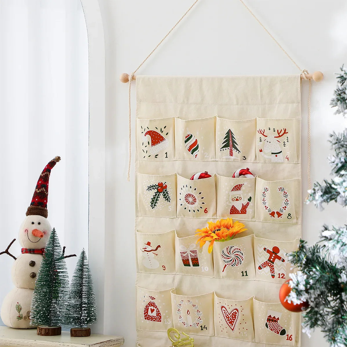 Adventní kalendář s 24 plátěnými taškami pro děti - vícebarevná závěsná vánoční dekorace 1