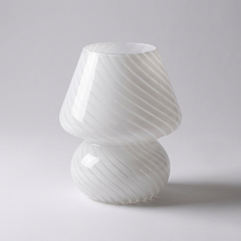 Akcentová Lampa s Ručně Vyrobeným Sklem Murano – Kompaktní Design pro Malé Prostory – Teplé Osvětlení 0