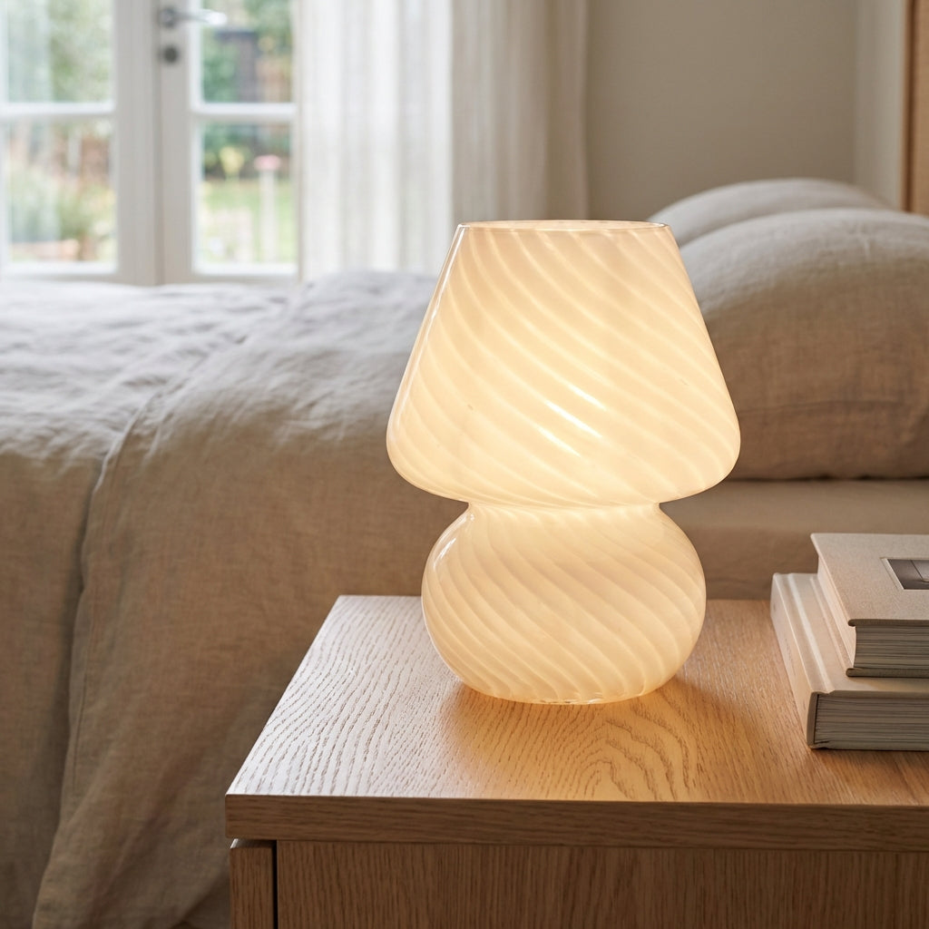 Akcentová Lampa s Ručně Vyrobeným Sklem Murano – Kompaktní Design pro Malé Prostory – Teplé Osvětlení 1
