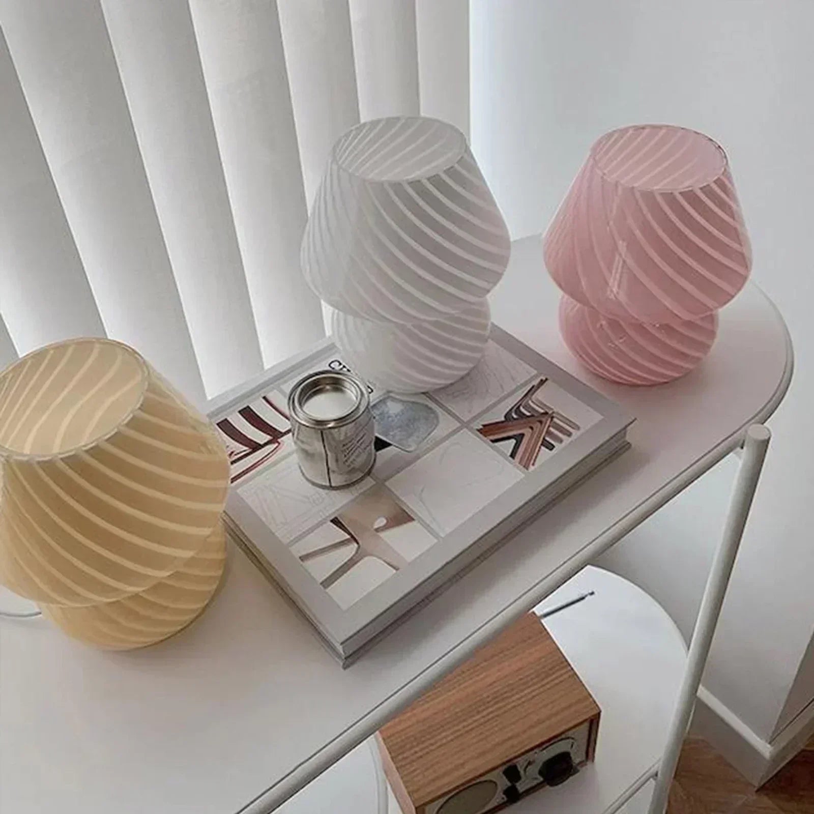 Akcentová Lampa s Ručně Vyrobeným Sklem Murano – Kompaktní Design pro Malé Prostory – Teplé Osvětlení 4