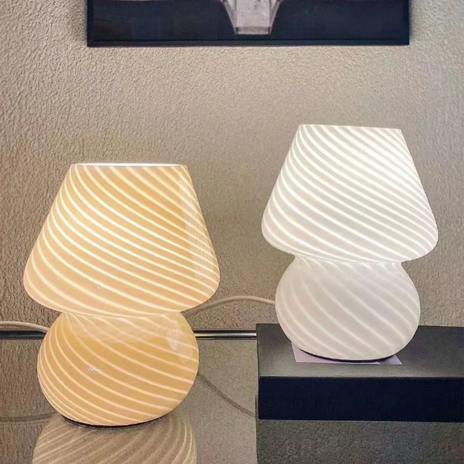 Akcentová Lampa s Ručně Vyrobeným Sklem Murano – Kompaktní Design pro Malé Prostory – Teplé Osvětlení 5