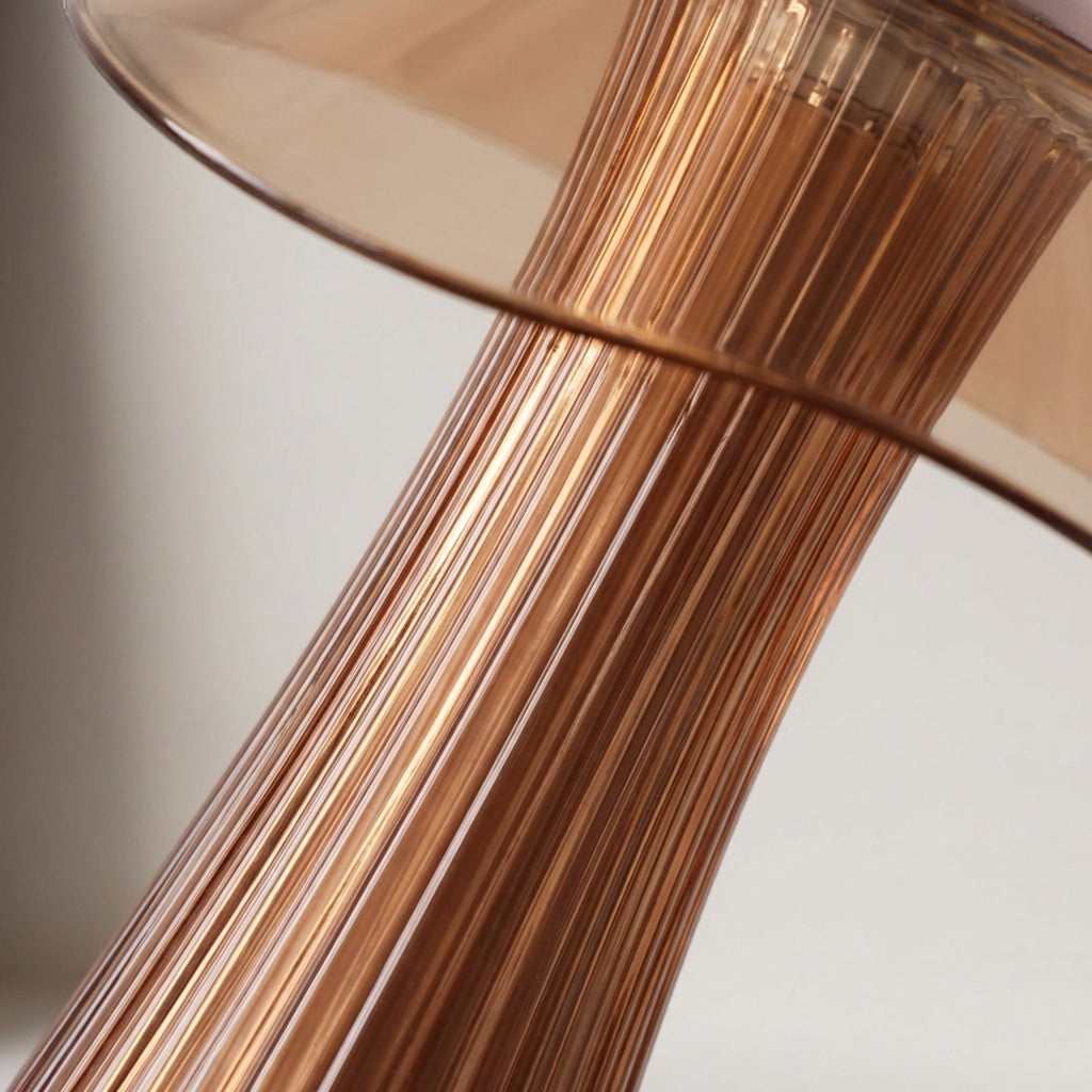 Akcentová Lampa s USB-C Nabíjením a Teplým Světlem – Sochařský Design pro Moderní Interiéry 3