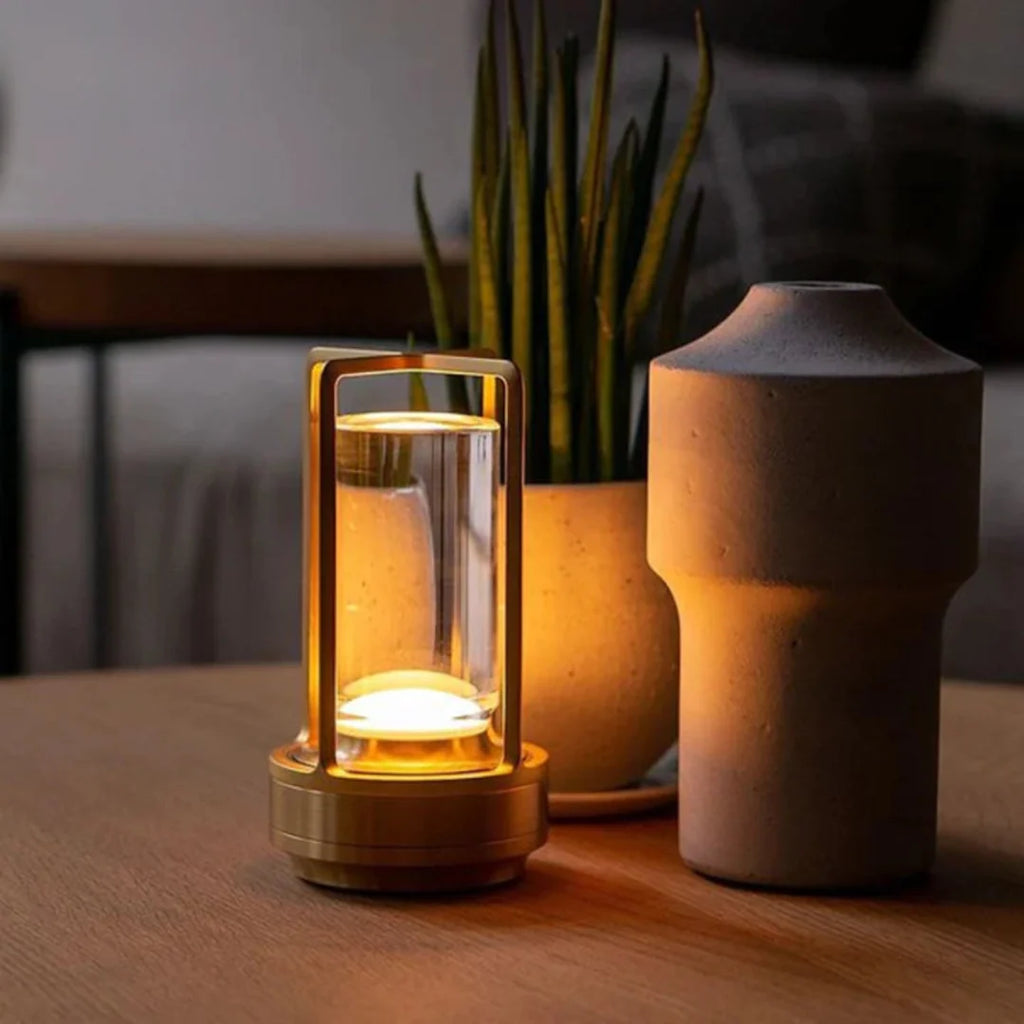 Bezdrátová LED stolní lampa s teplým bílým světlem a skandinávským designem, ideální pro 3