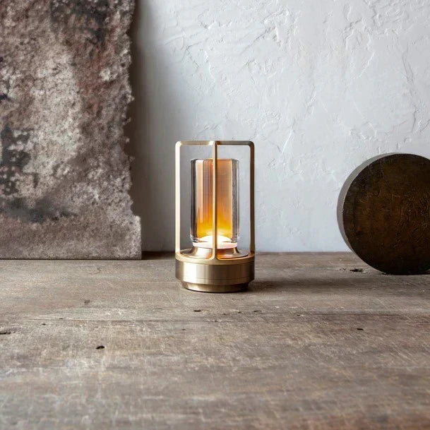 Bezdrátová LED stolní lampa s teplým bílým světlem a skandinávským designem, ideální pro 5