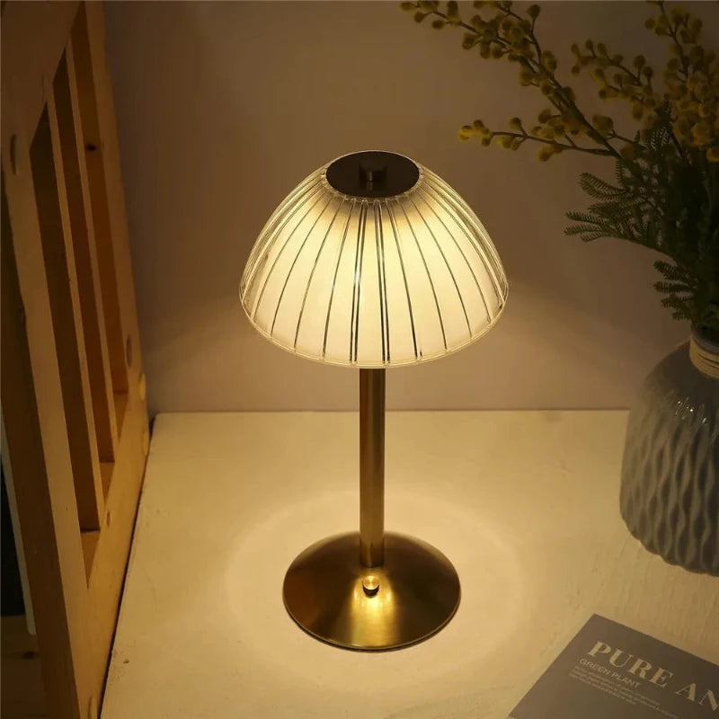 Bezdrátová LED stolní lampa s dotykovým senzorem a stmívatelným světlem – bezdrátový design inspirovaný křišťály 3