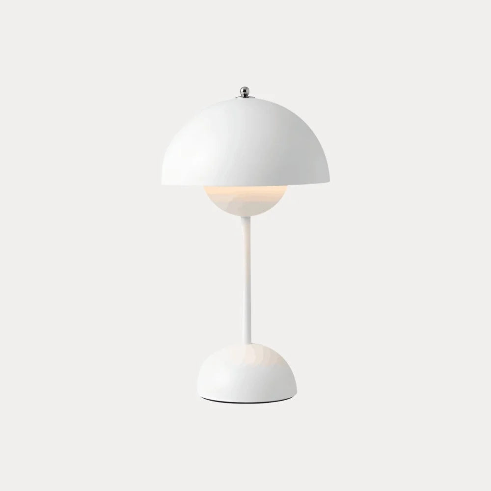 Bezdrátová stolní lampa s kopulovitým stínidlem a teplým světlem, ideální pro noční stole 0
