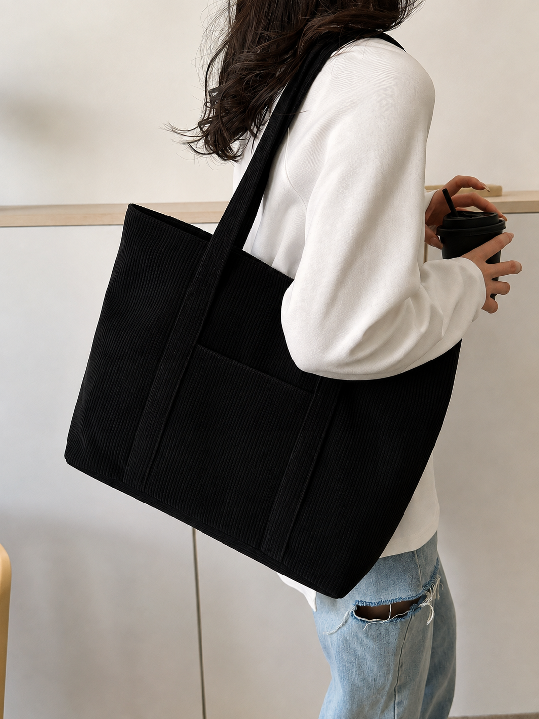 Kabelka Tote s Prostornými Přihrádkami a Měkkým Manšestrem – Retro Styl pro Každodenní Použití