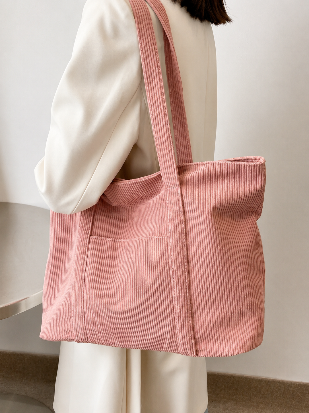 Kabelka Tote s Prostornými Přihrádkami a Měkkým Manšestrem – Retro Styl pro Každodenní Použití
