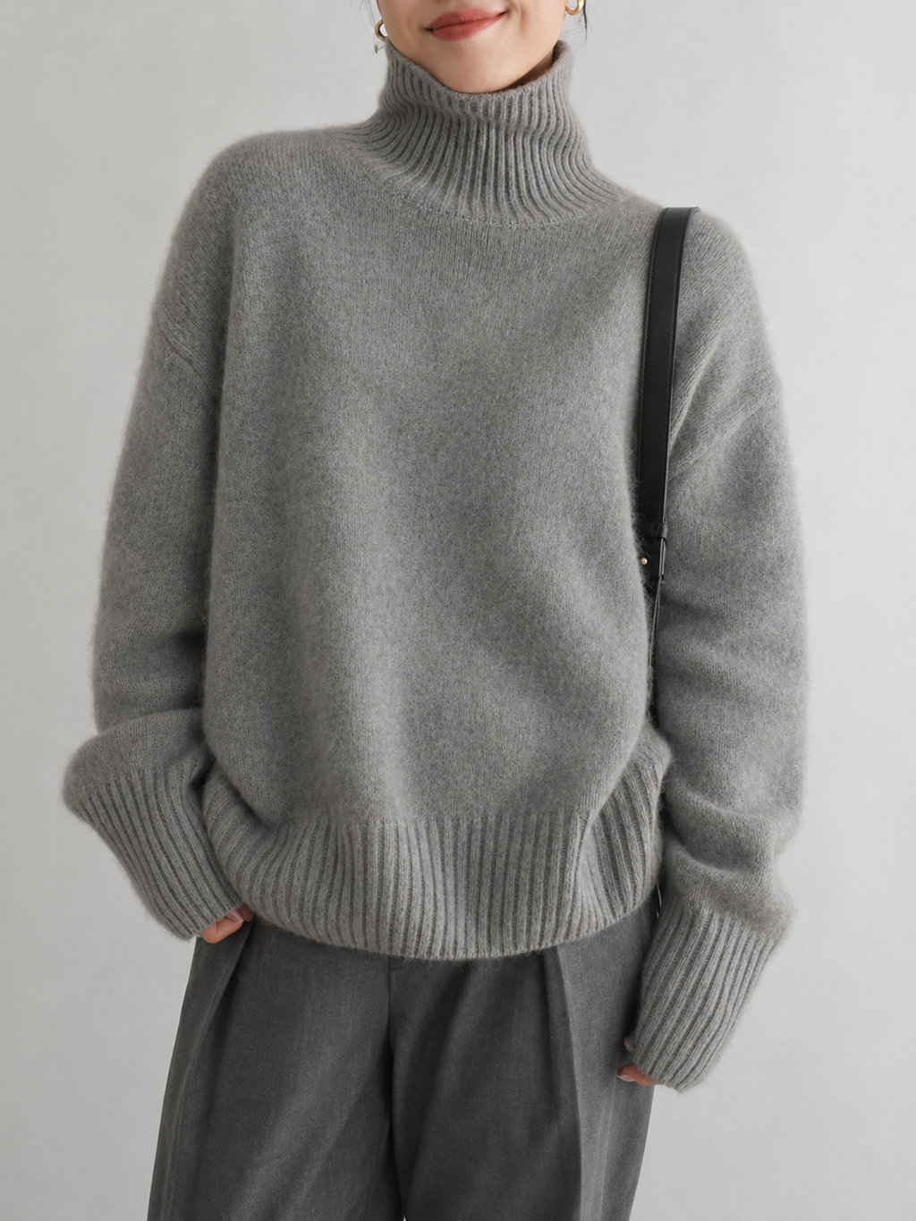 Maglione di cashmere da donna a collo alto con polsini a coste – design oversize in maglia morbida