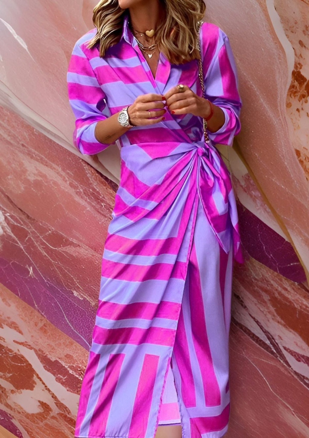Dámské zavinovací šaty s pruhovaným vzorem, elegantní midi střih, vyrobené z kvalitní 4
