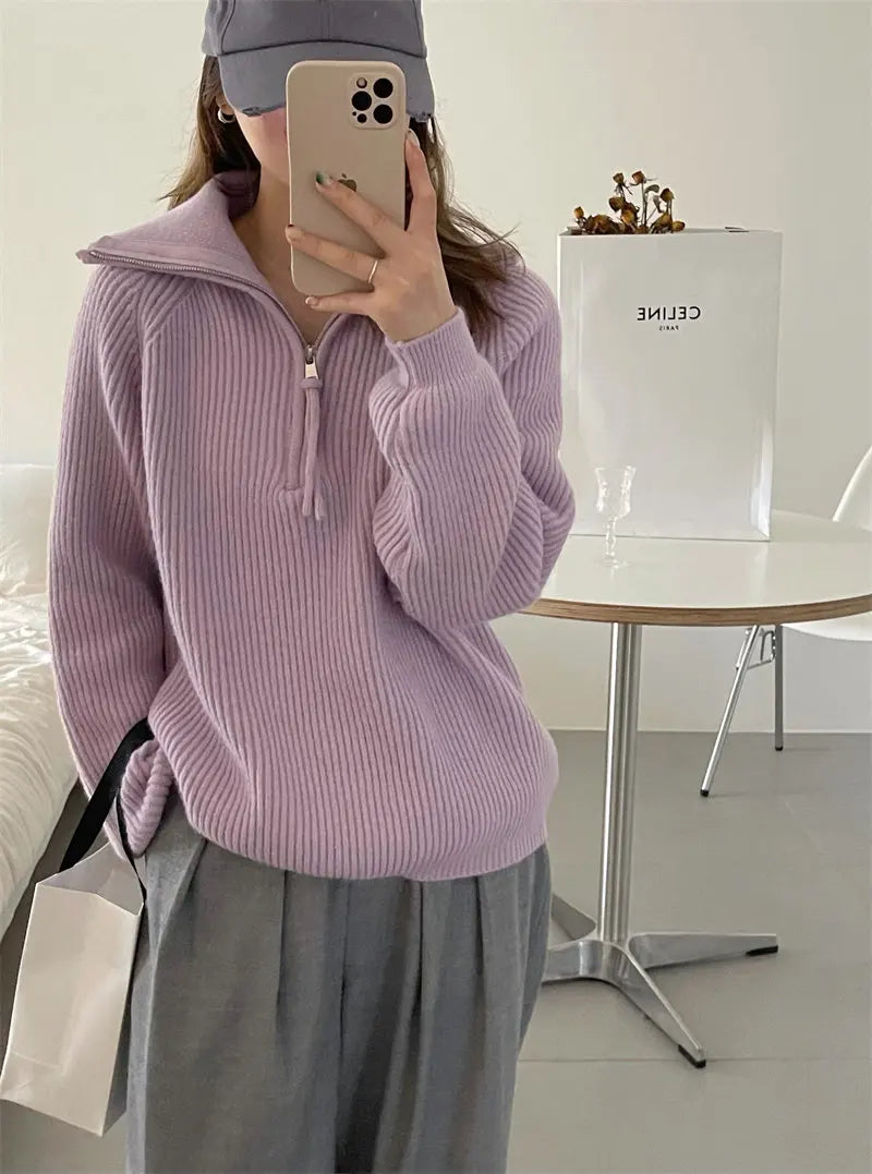 Dámský oversized svetr s čtvrtzipem a přeloženým polo límcem, vyrobený z žeb 0