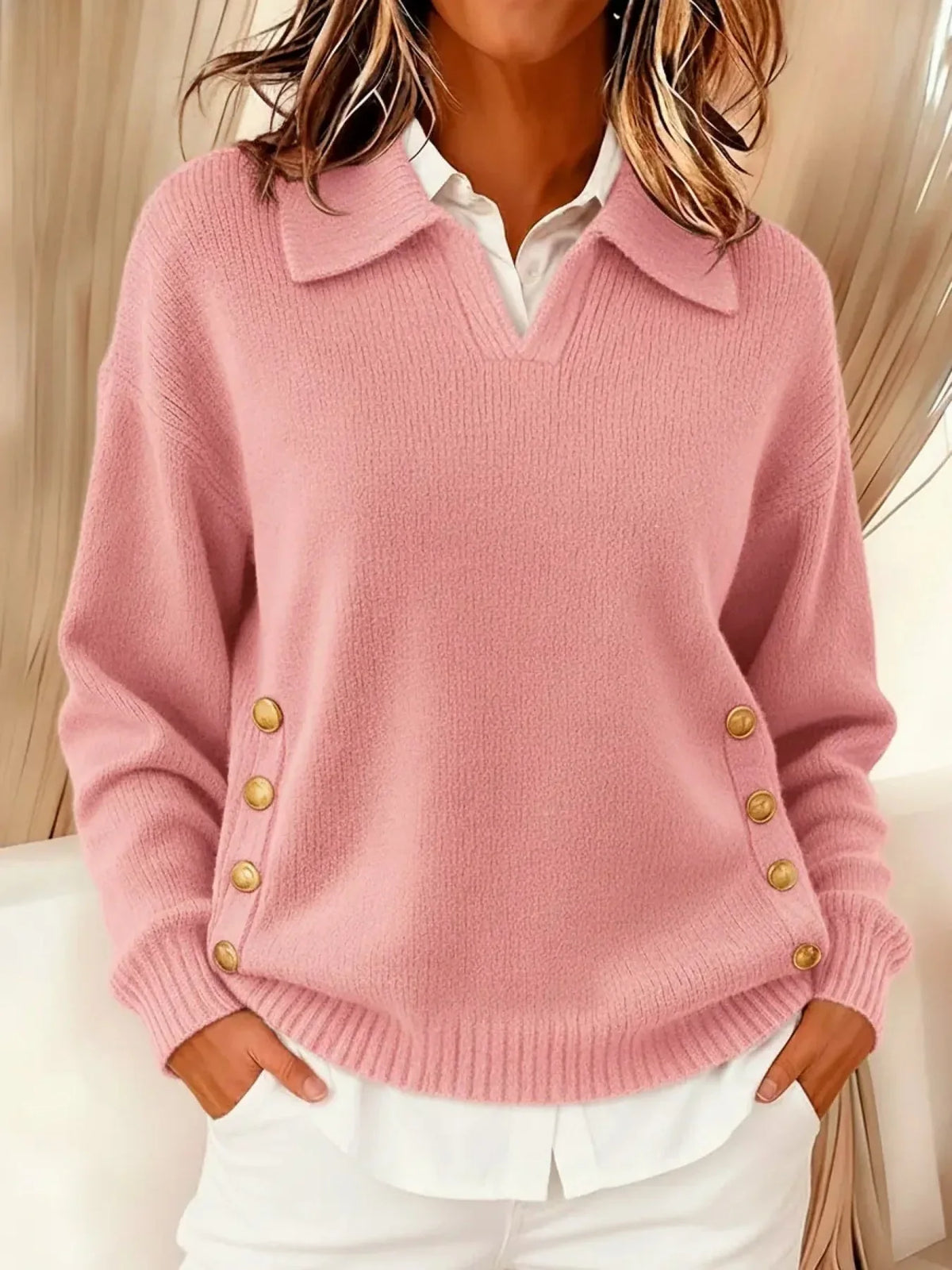 Dámský oversized svetr s výstřihem do V a zlatými knoflíky, elegantní úplet ideální pro 1