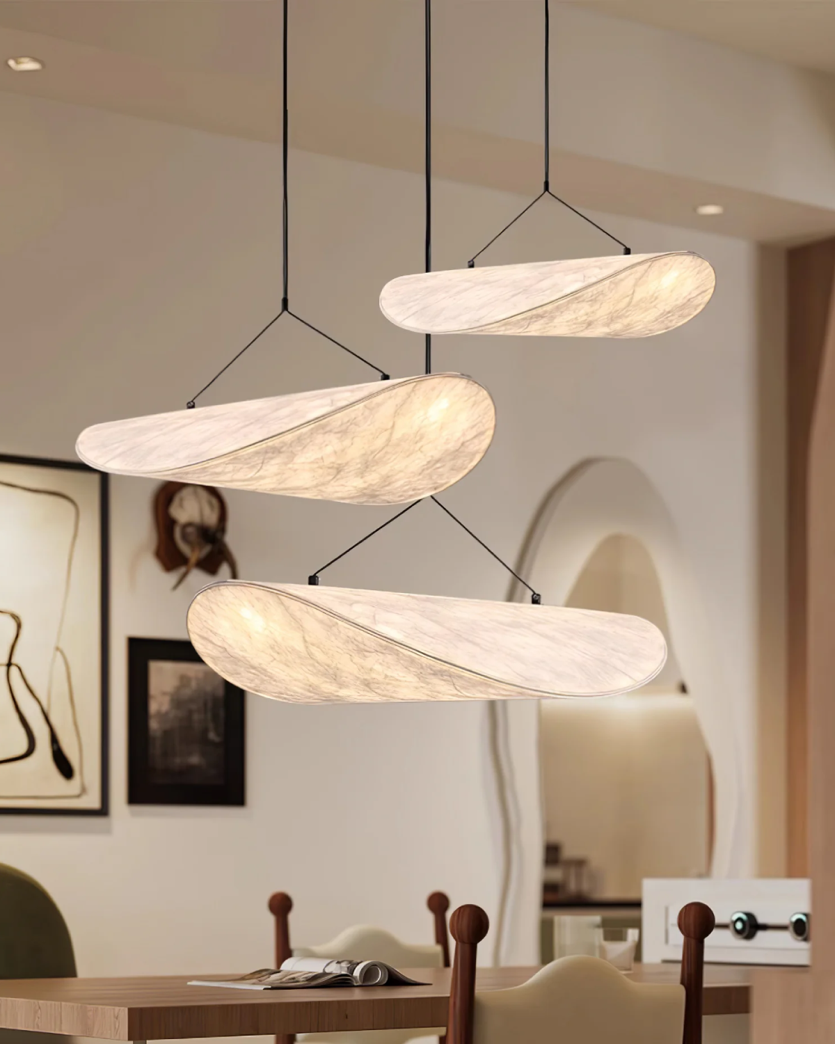 Decentní lampa Japandi s efektem světelného zatmění 5