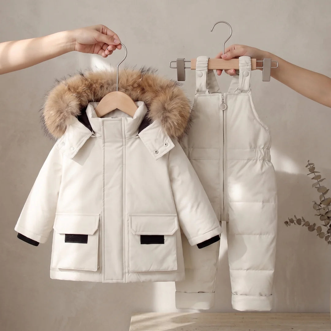 Dětská prošívaná bunda s kapucí, ideální pro zimní období, vyrobená z teplého polyester 14