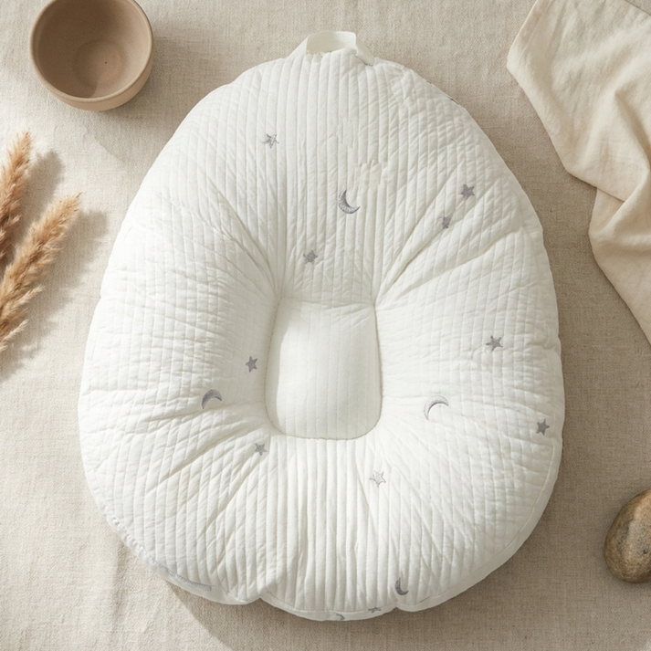 Dětské lehátko s ergonomickou oporou a prodyšnou bavlněnou tkaninou – design Soft Nest 4
