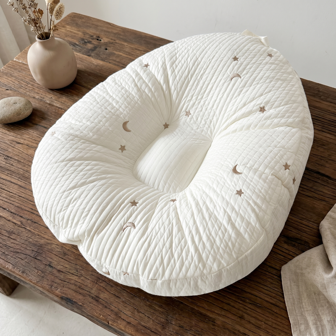 Dětské lehátko s ergonomickou oporou a prodyšnou bavlněnou tkaninou – design Soft Nest 5