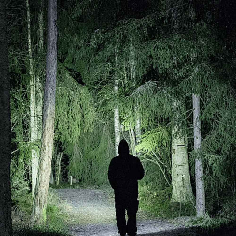 Dobíjecí taktická svítilna se 100 000 lumeny a vodotěsným provedením – LED svítilna 2