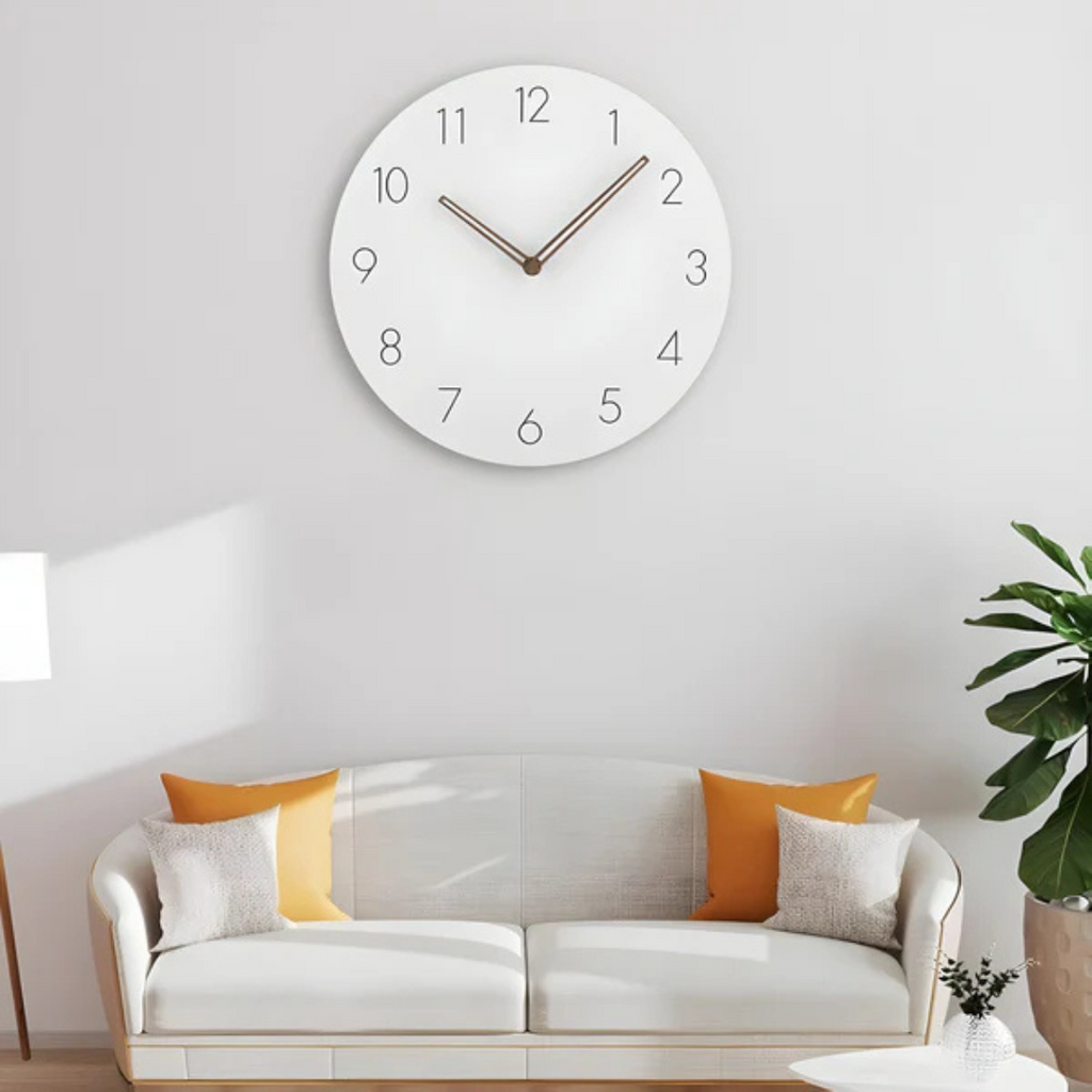 Dřevěné nástěnné hodiny s minimalistickým stylem a elegancí 3