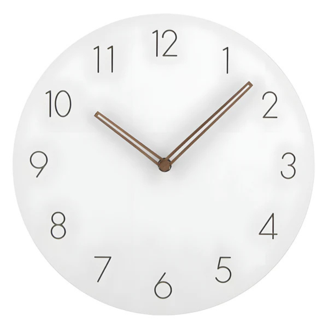 Dřevěné nástěnné hodiny s minimalistickým stylem a elegancí 9