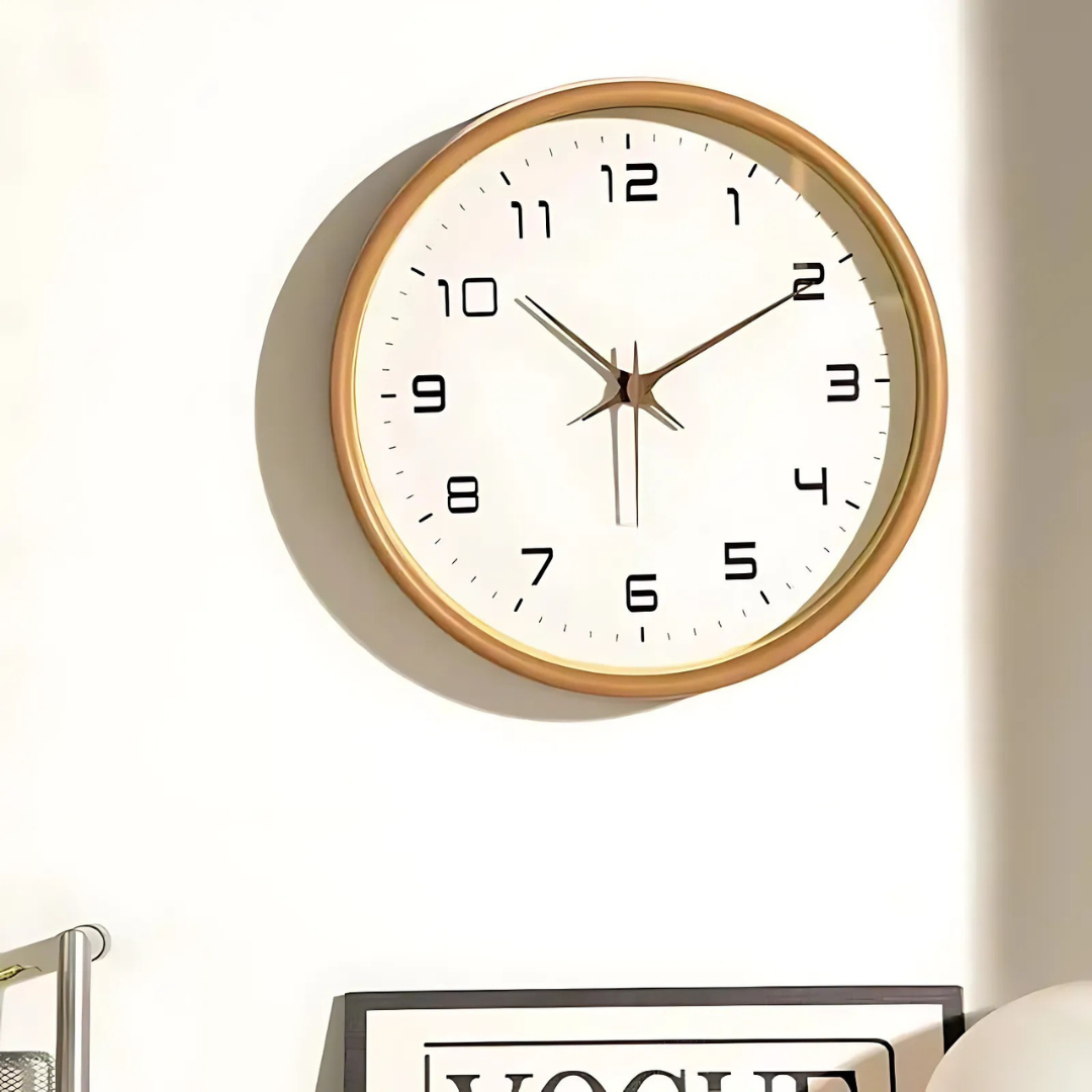 Dřevěné nástěnné hodiny s propracovaným lesním designem 3