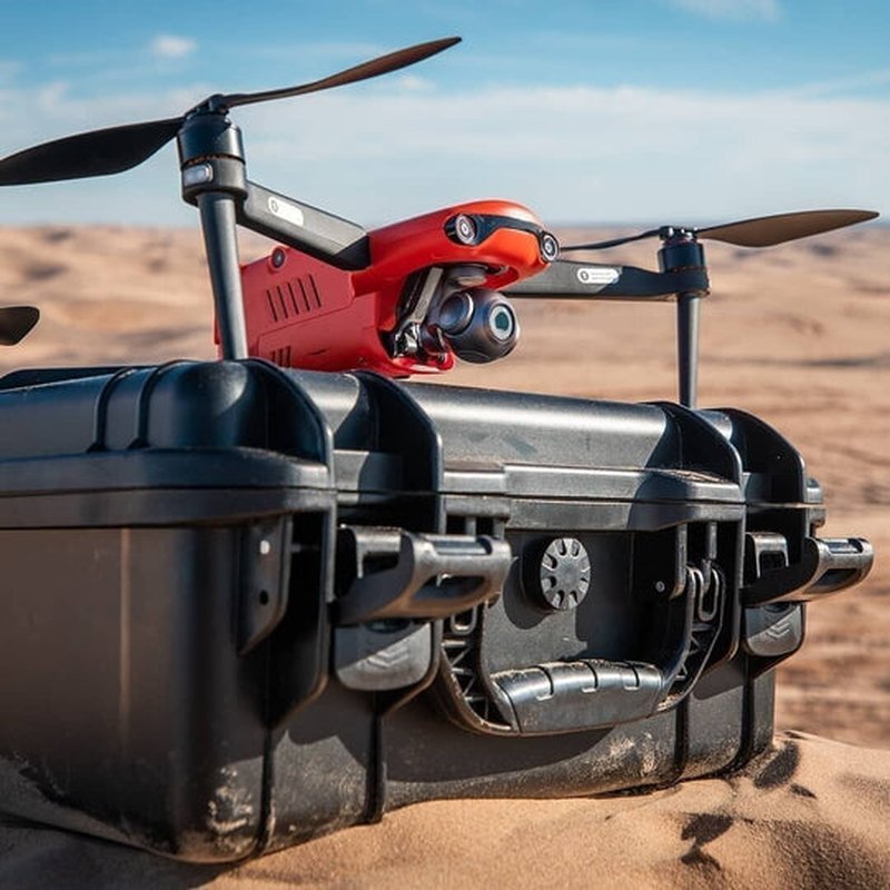 Dron s kamerou 4K UHD a dlouhou dobou letu – autonomní režim sledování pro fotografování a tichý let 1
