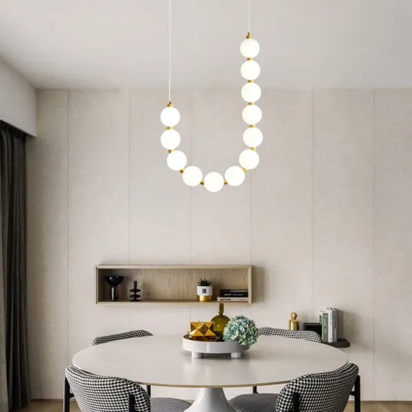 Elegantní lustr s jiskřivou elegancí 4