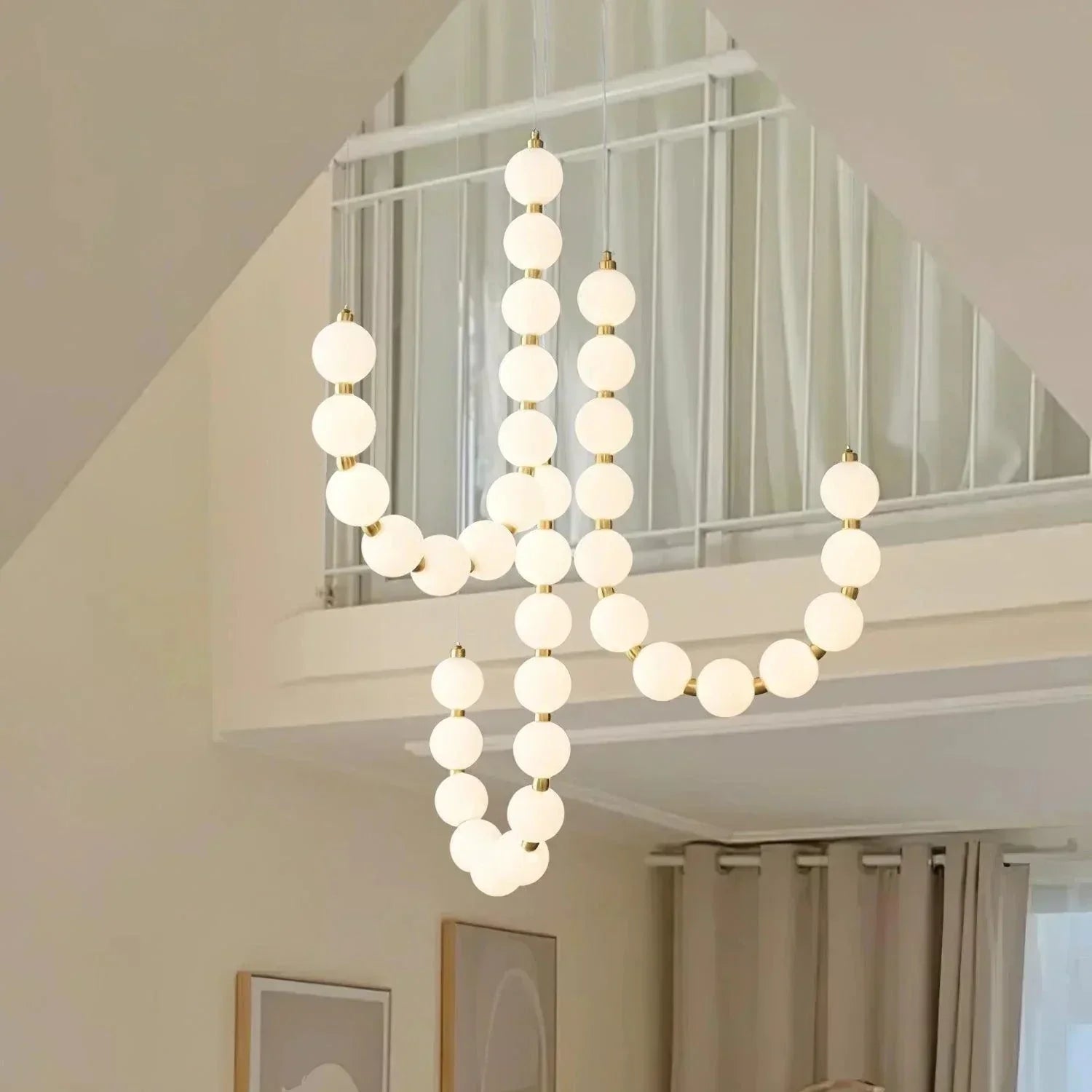 Elegantní lustr s jiskřivou elegancí 8