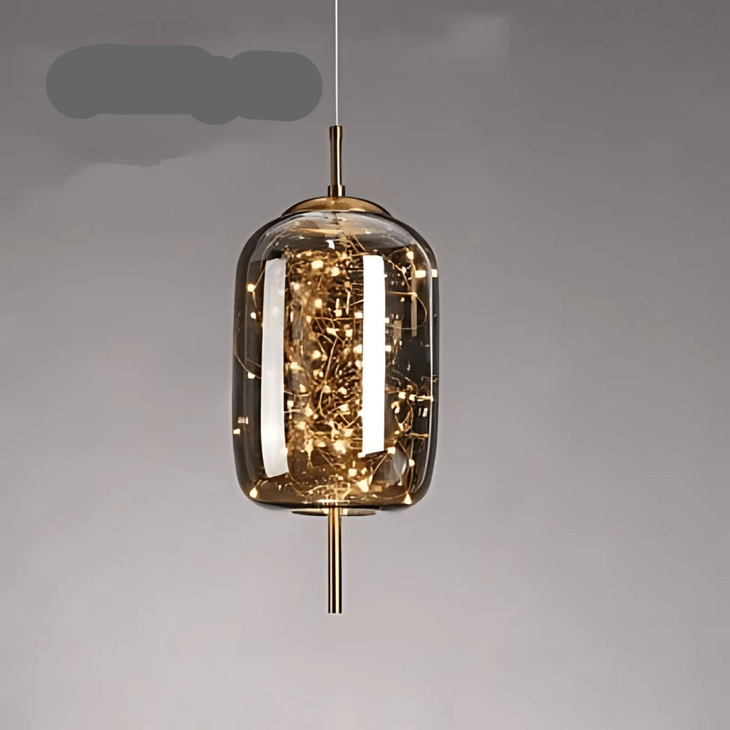 Elegantní závěsná lampa se skleněným stínidlem a motivem víly 0