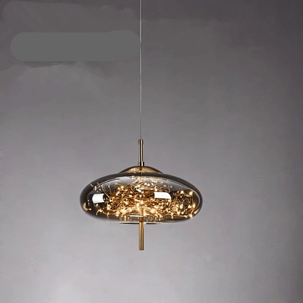 Elegantní závěsná lampa se skleněným stínidlem a motivem víly 15