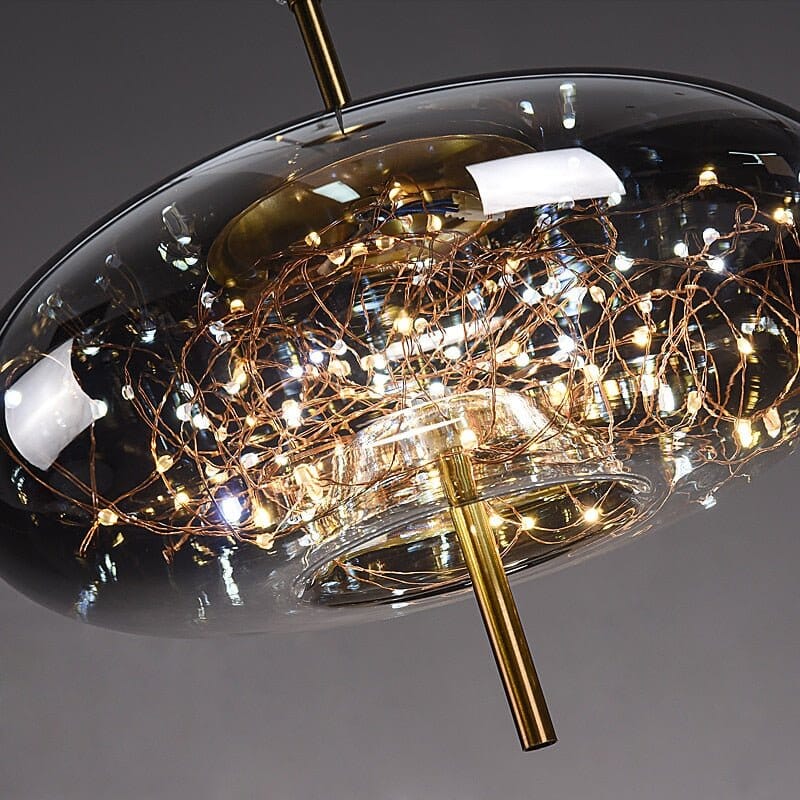 Elegantní závěsná lampa se skleněným stínidlem a motivem víly 5