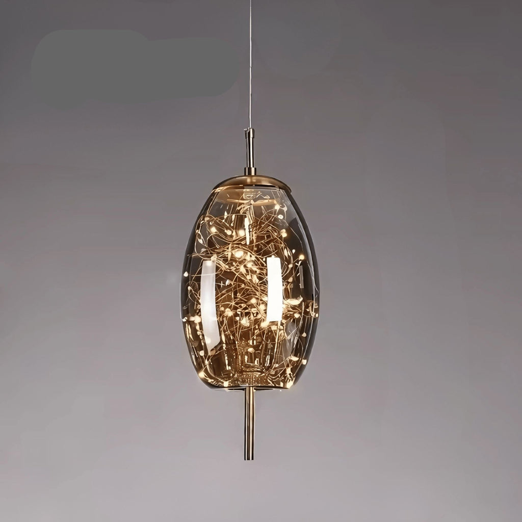 Elegantní závěsná lampa se skleněným stínidlem a motivem víly 9