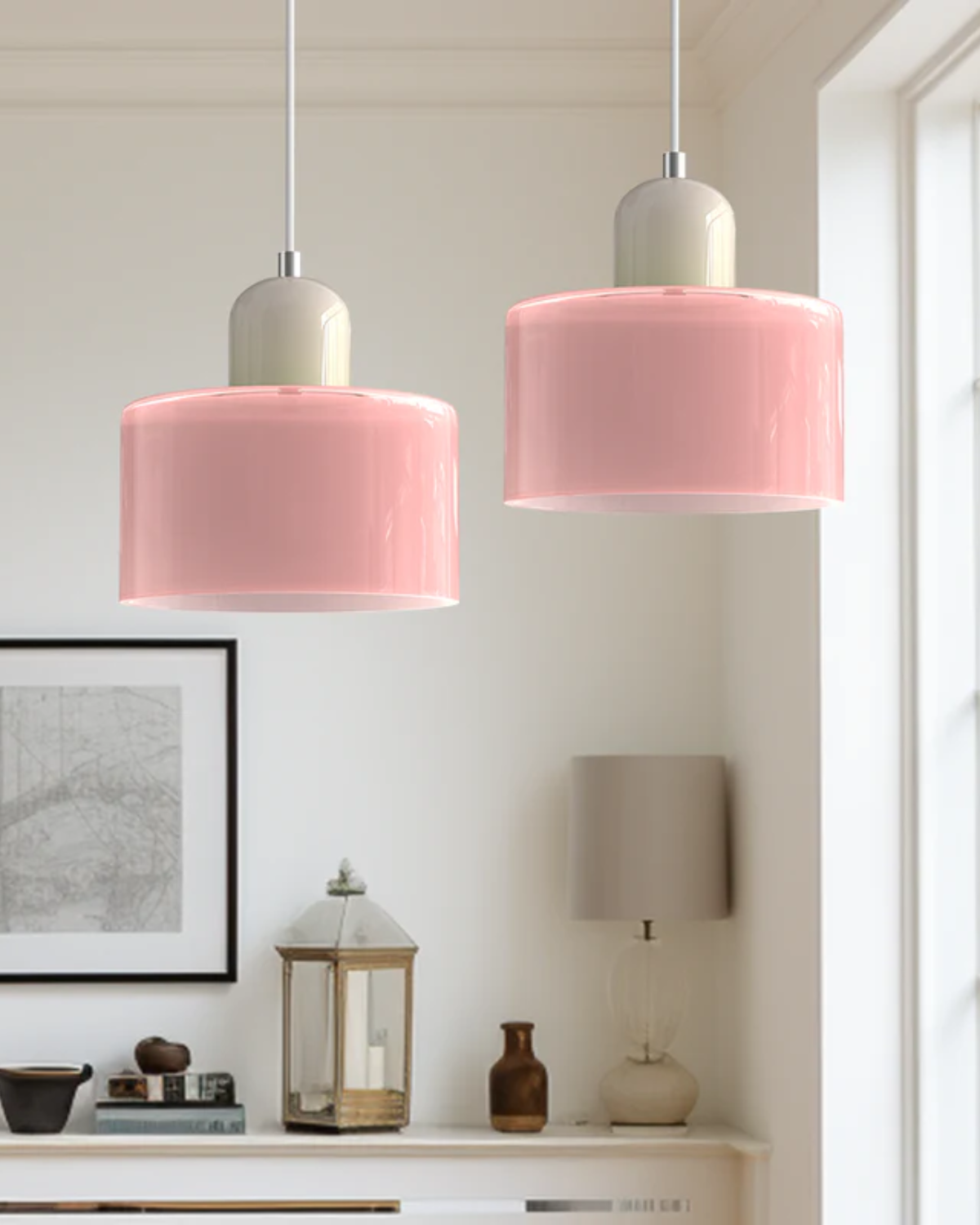 Elegantní závěsná lampa se sochařskou siluetou 1