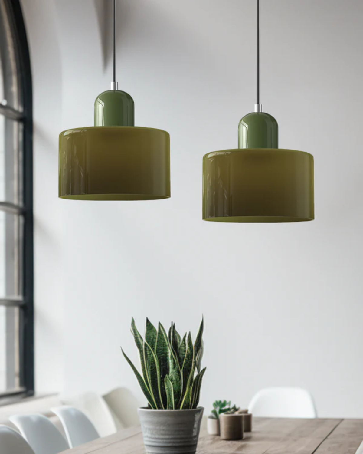 Elegantní závěsná lampa se sochařskou siluetou 5