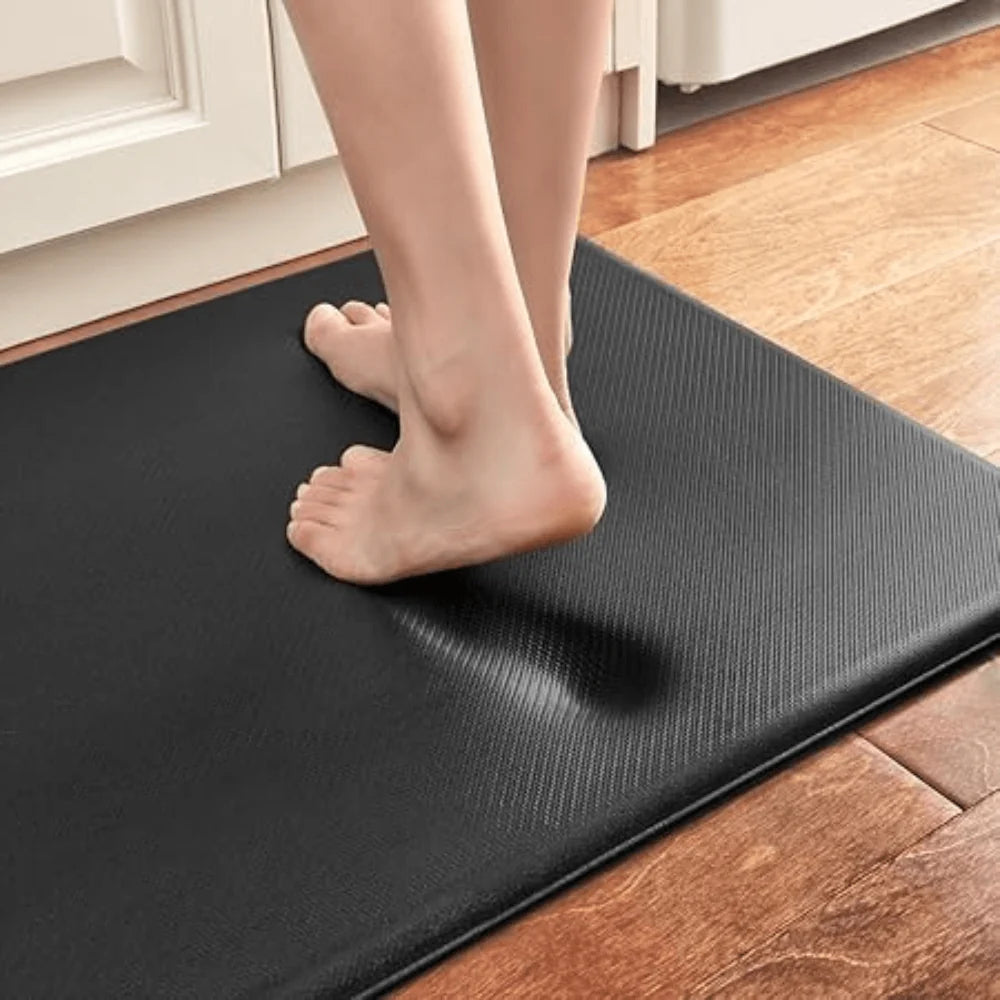 Ergonomická protiskluzová kuchyňská rohož s voděodolnou úpravou v moderním tmavě š 1