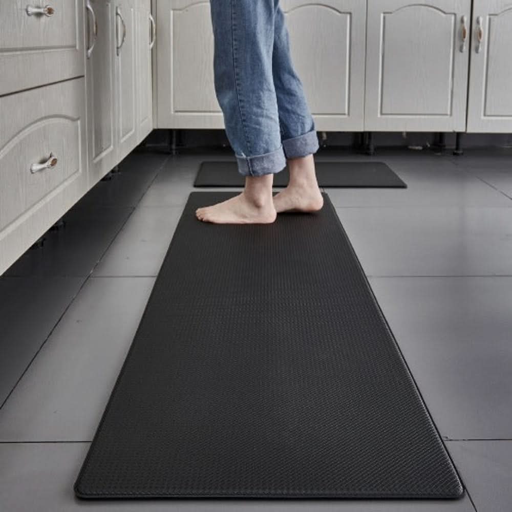 Ergonomická protiskluzová kuchyňská rohož s voděodolnou úpravou v moderním tmavě š 5