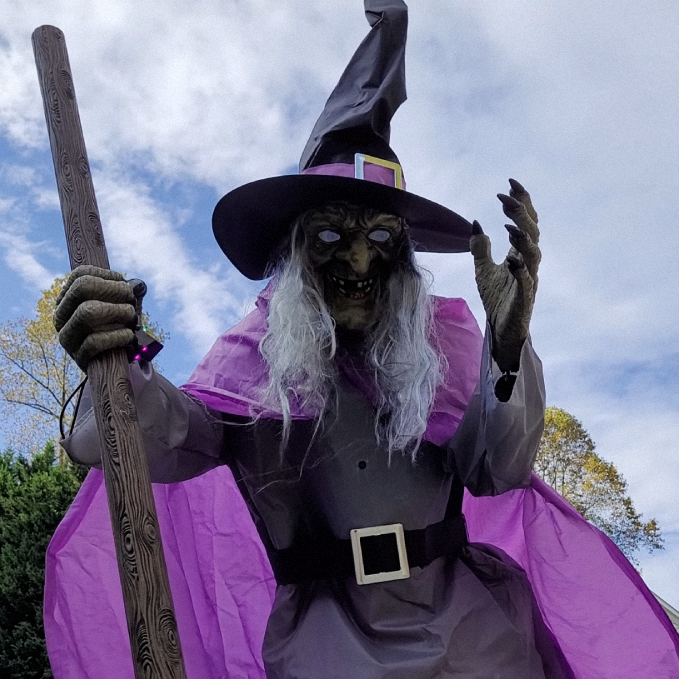 Halloweenská zahradní dekorace s létající čarodějnicí o výšce 180 cm, vyrobená 3