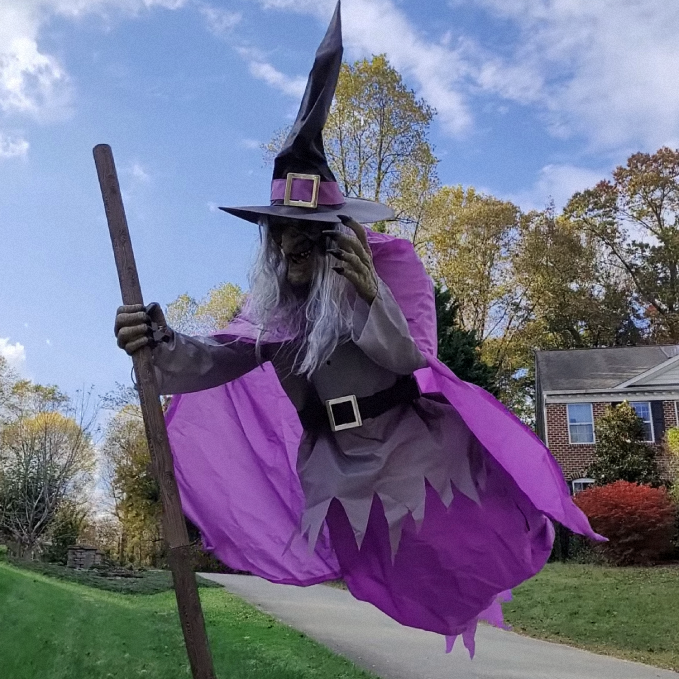 Halloweenská zahradní dekorace s létající čarodějnicí o výšce 180 cm, vyrobená 4