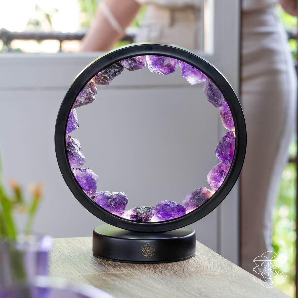 Halo lampa s nastavitelným osvětlením – Ručně vyrobená kulatá lampa pro meditaci a relaxaci – 30 režimů, 18 cm x 22 cm 3