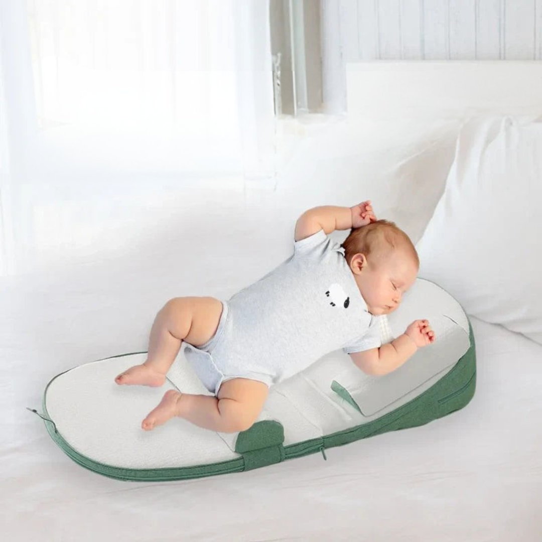 Hypoalergenní klínový polštář pro miminka s ergonomickou oporou - bezpečné spaní na boku, prodyšná pěna a bavlna 3