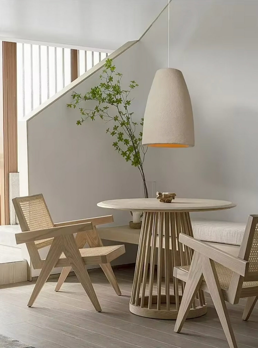 Jednoduchá a strohá závěsná lampa inspirovaná stylem Wabi Sabi. 1