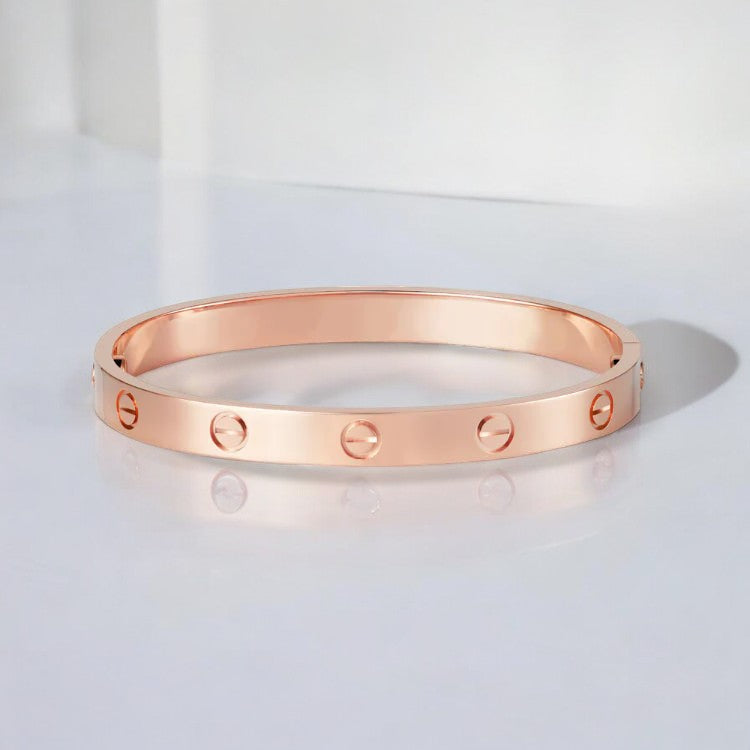 Kovový náramek se šroubky, minimalistický luxus 4