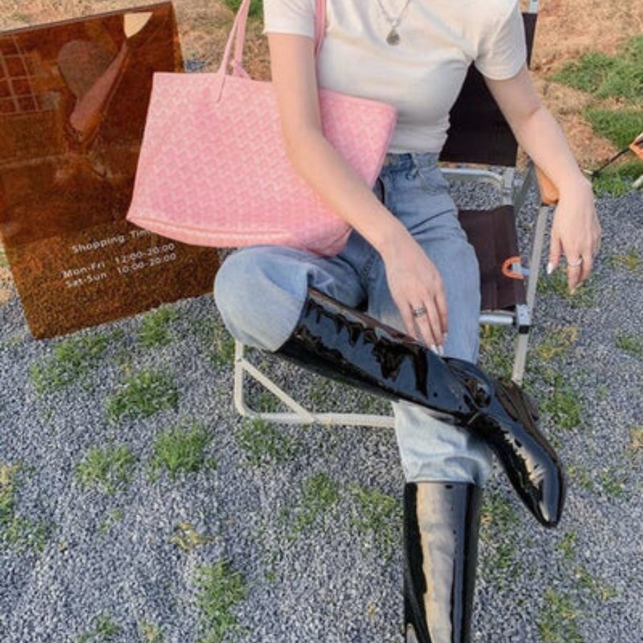 Kožená kabelka s elegantním tištěným motivem 12