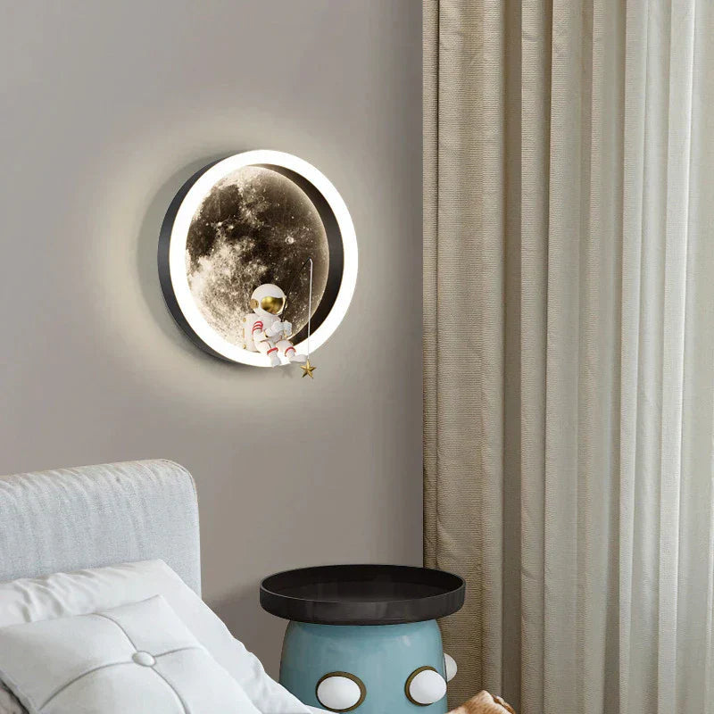 LED nástěnná lampa s efektem měsíčního svitu 2