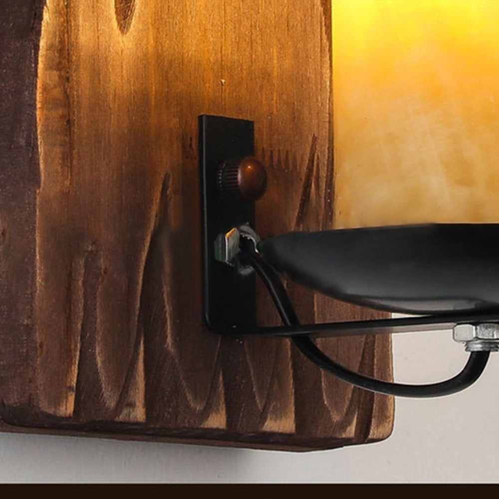 LED nástěnné svítidlo s dřevěnou základnou – teplé světlo v rustikálním vintage stylu 4