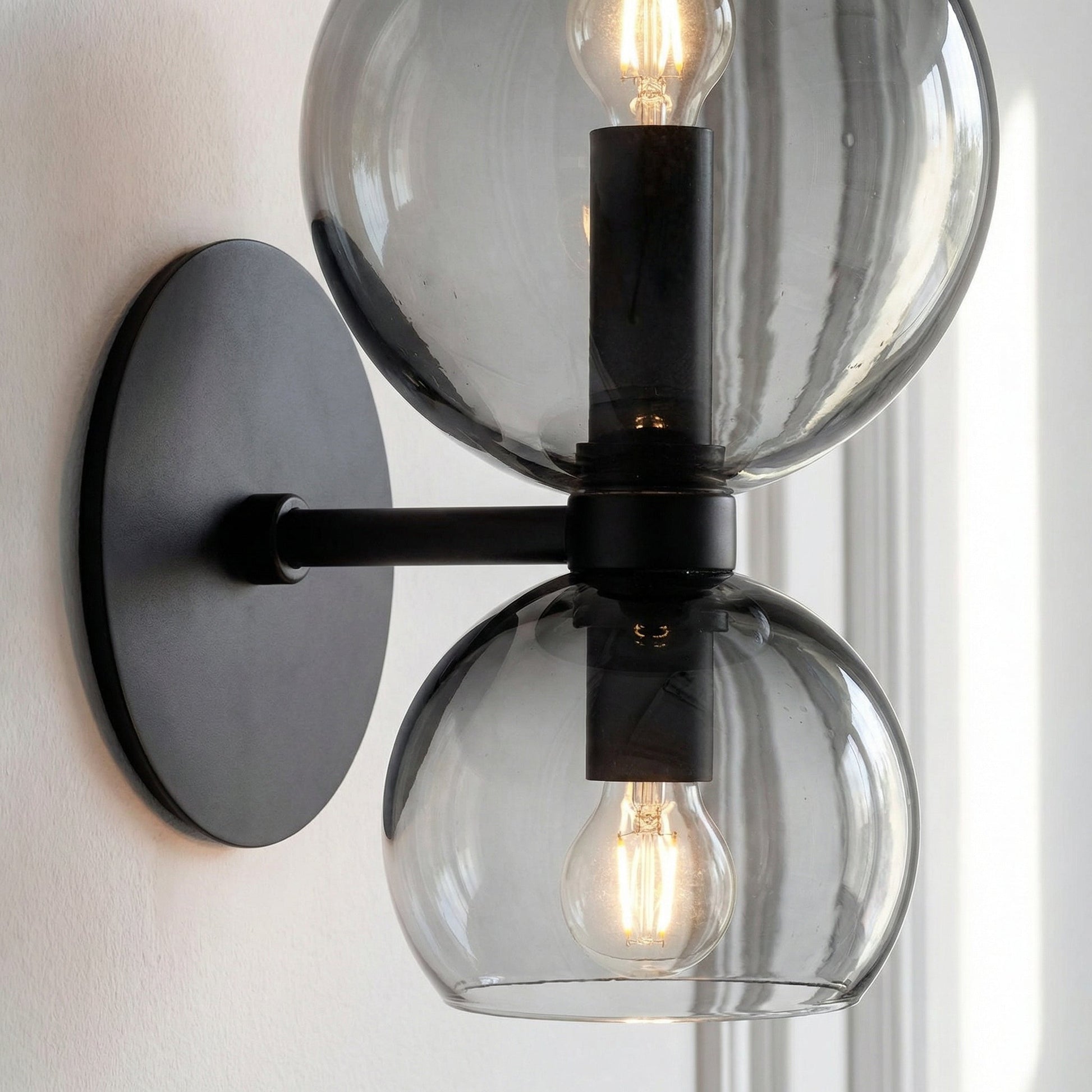 LED nástěnné svítidlo s dvojitým osvětlením – minimalistické bílé kovové 3