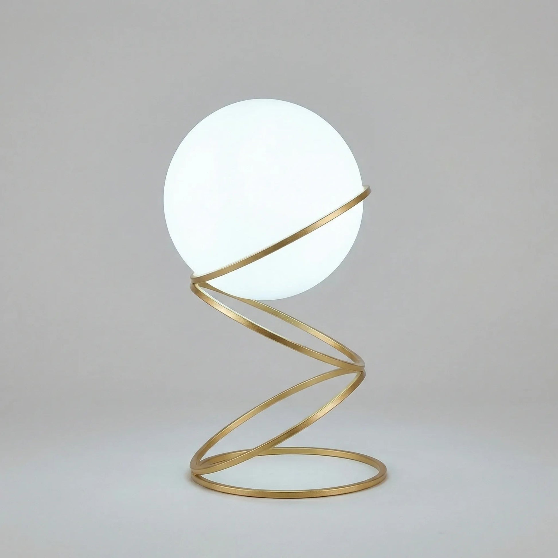 LED stolní lampa s vyřezávanou spirálou a kovovou základnou – moderní design do obývacího pokoje 4