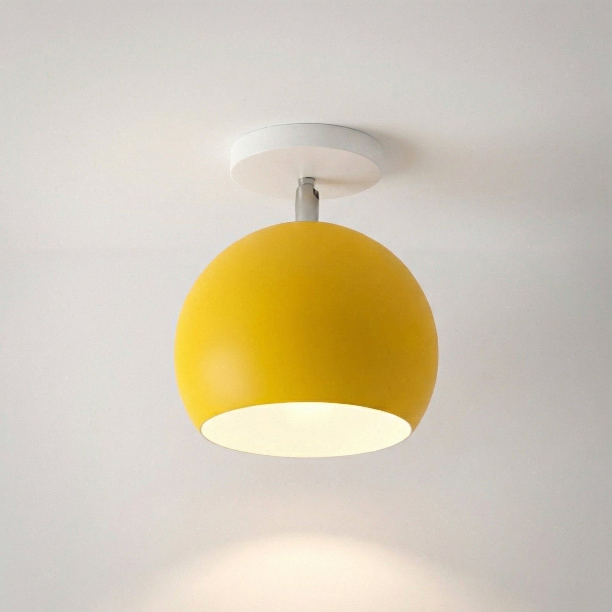 LED stropní svítidlo s kompaktním profilem a kulatou siluetou – moderní svítidlo pro nízké stropy 4