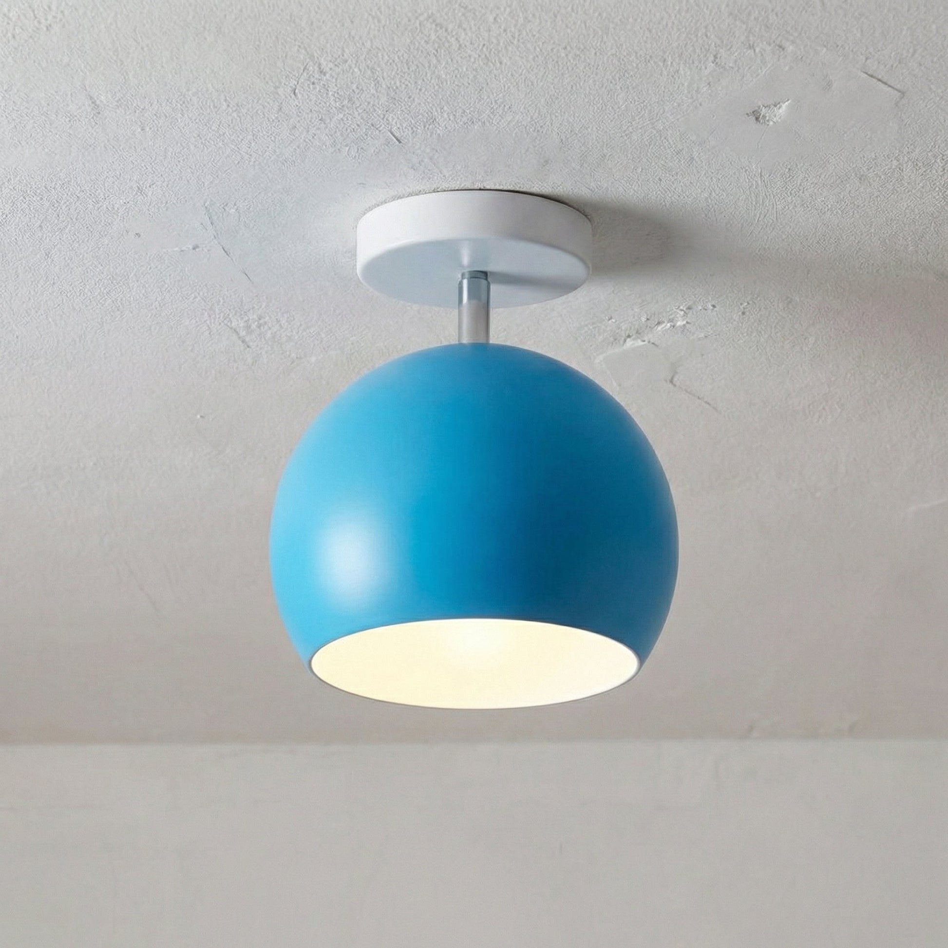 LED stropní svítidlo s kompaktním profilem a kulatou siluetou – moderní svítidlo pro nízké stropy 7
