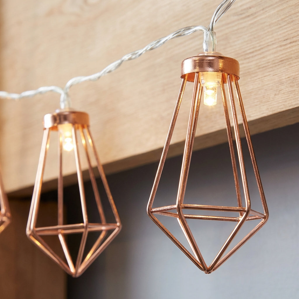 LED světelné řetězy na baterie s geometrickými diamantovými klecemi – měděné akcenty pro interiérovou dekoraci 3
